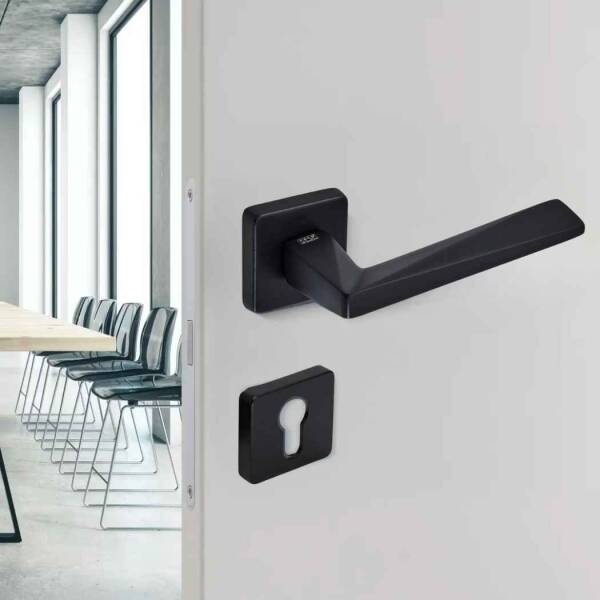 Sese Ayla Modeli Yale Rozetli Kapı Kolu Siyah (200-242R-03-02) - 1