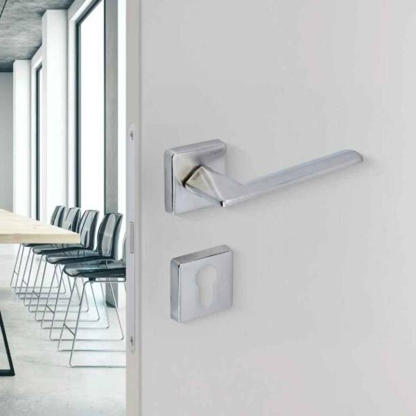 Sese Eliz Modeli Yale Rozetli Dış Kapı Kolu Inox Renk (200-201R-03-53) - 1