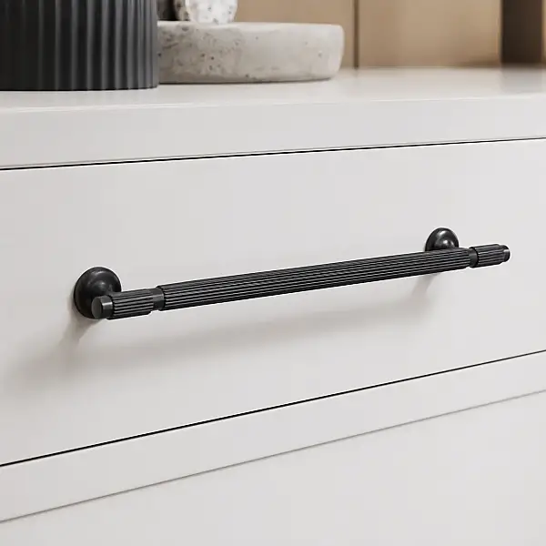 System Mobilya Kulbu Füme Renk 128mm Kulp (SY8998 0128 BBN-BBN) - 1