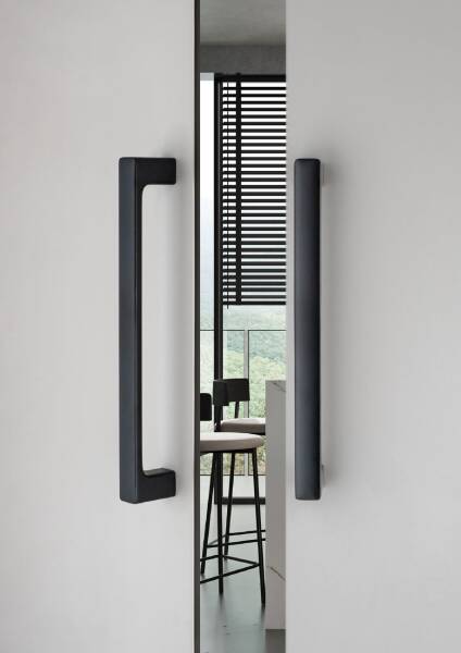 System Çekme Kapı Kolu Siyah Kol 280mm (PH9585 0280 AL6) - 1