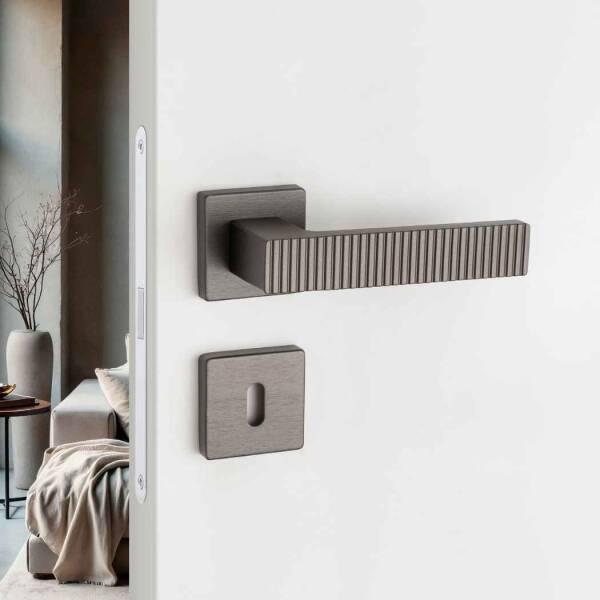 System Tuna Kapı Kolu Fırçalı Füme Renk (HA259RO11 ELX1) - 1