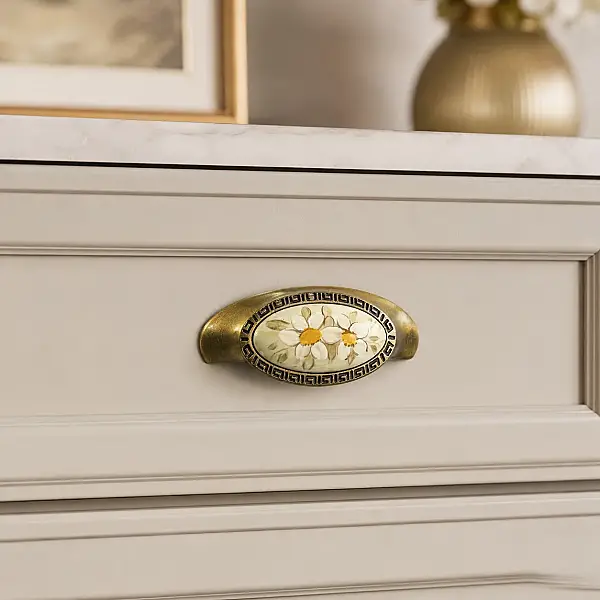 Tomurcuk Porselen Mobilya Kulbu Antik Sarı/Beyaz Renk 64mm Kulp (198-05-64-94) - 1
